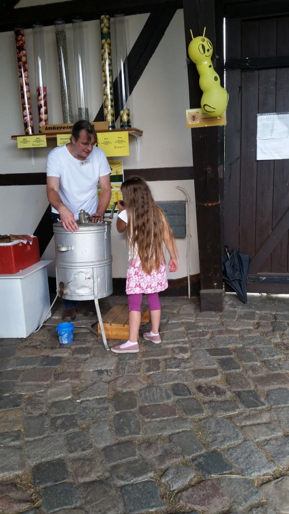 "Honig"Schleudern für die Jüngsten!<br />Bild: Melanie von Orlow