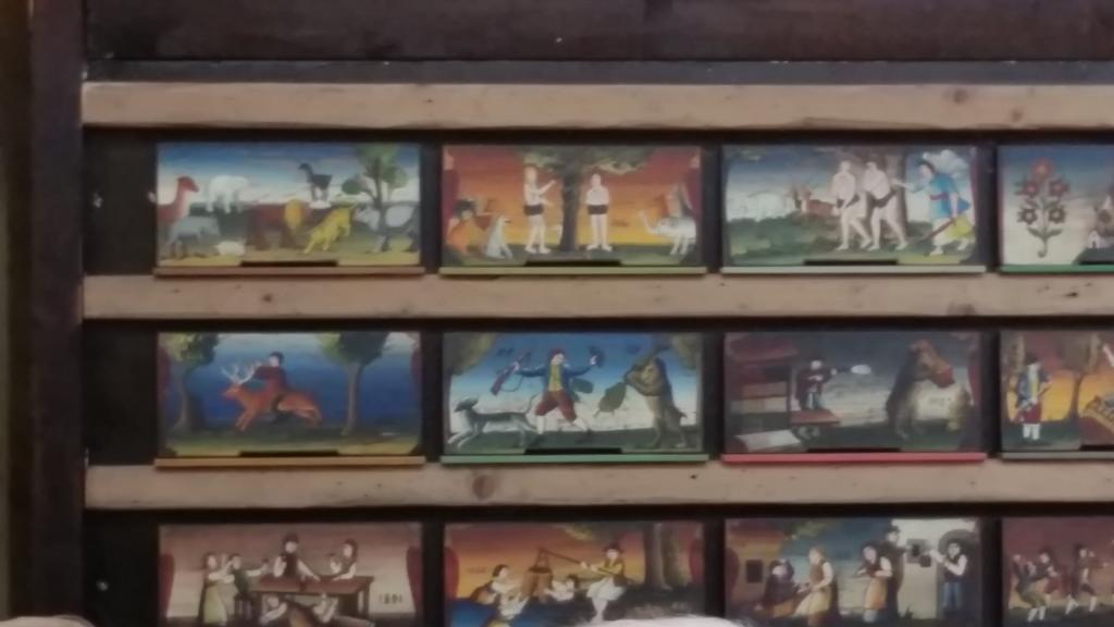 "Bienenkisten" haben in Slowenien Tradition und werden an der Front schön bemalt.