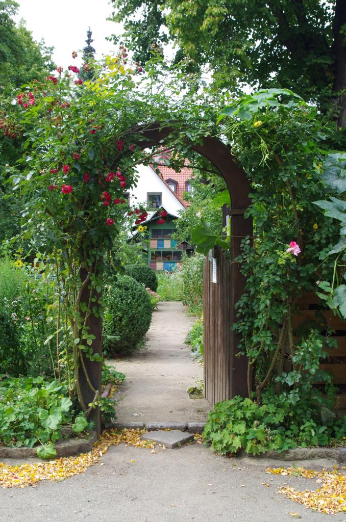 Blick durch den Bienengarten