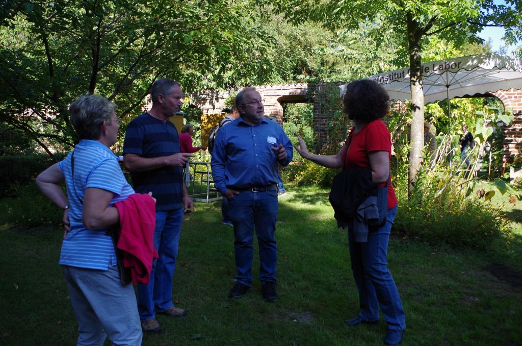 Dort traf man viele bekannte Gesichter: Bienenfachberater Guido Eich...