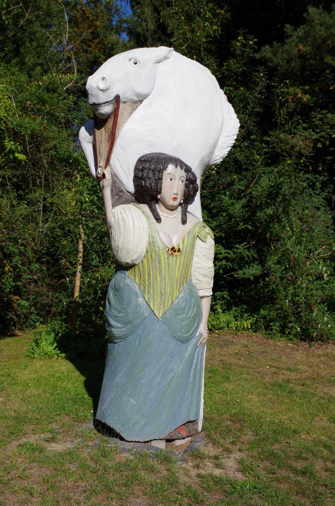 Die Figurenbeute von Birgit Jönssen im Garten...