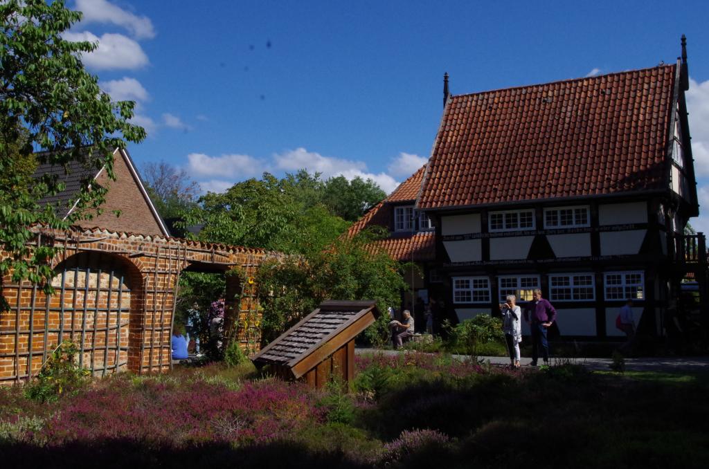 Das Bieneninstitut in Celle lud am Tag darauf zum "Tag der offenen Tür"!